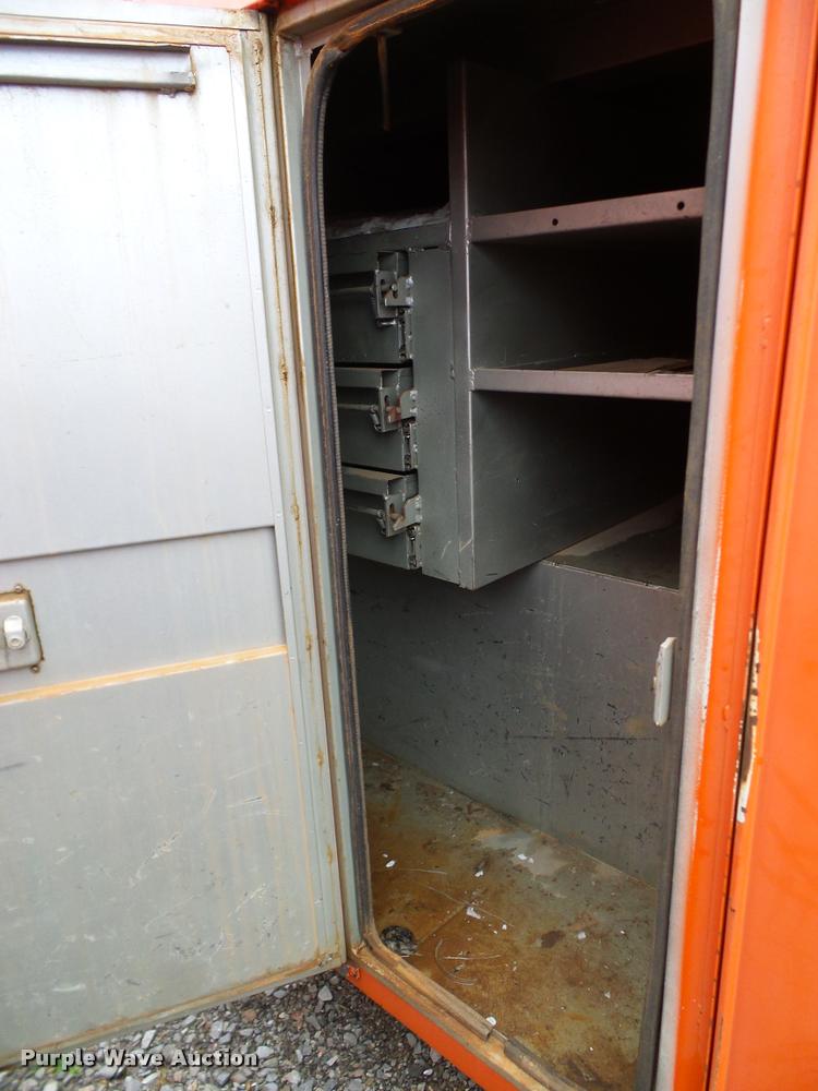 image for item DA6854 1993 International 4900 bucket truck