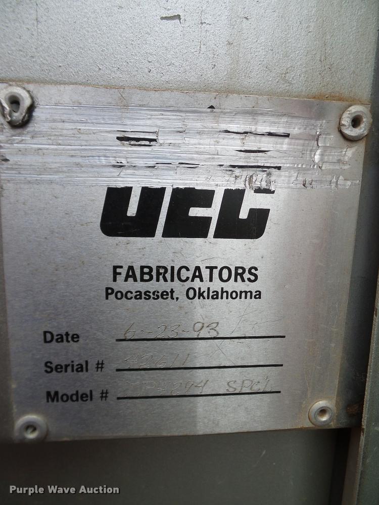 image for item DA6854 1993 International 4900 bucket truck