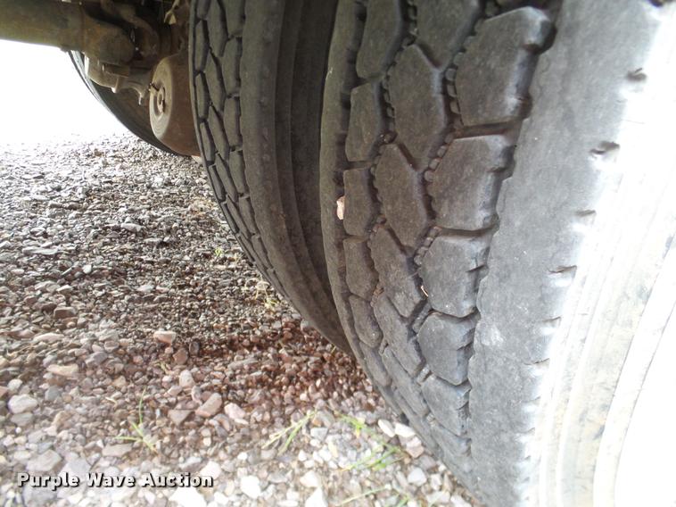 image for item DA6854 1993 International 4900 bucket truck