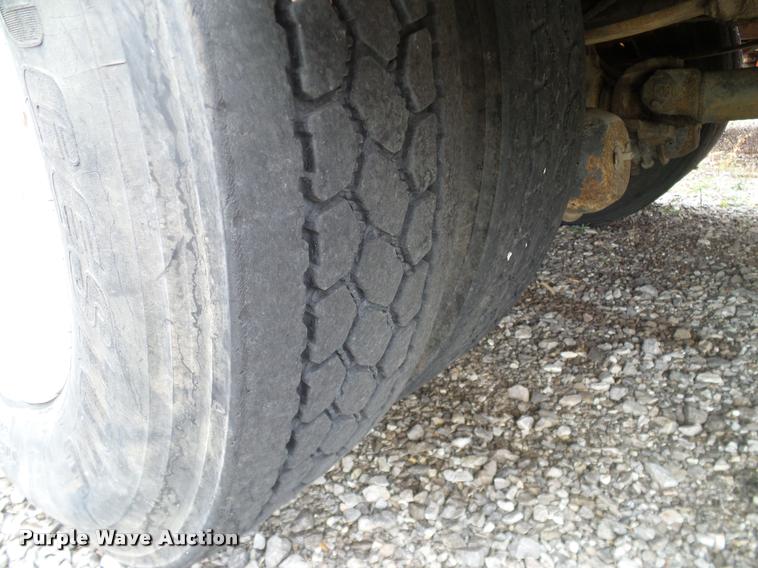 image for item DA6854 1993 International 4900 bucket truck