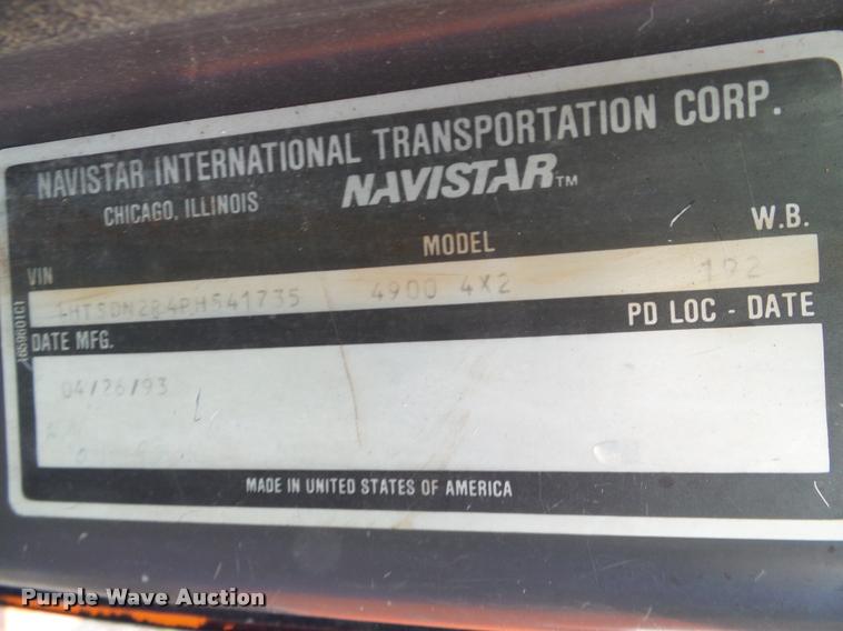 image for item DA6854 1993 International 4900 bucket truck