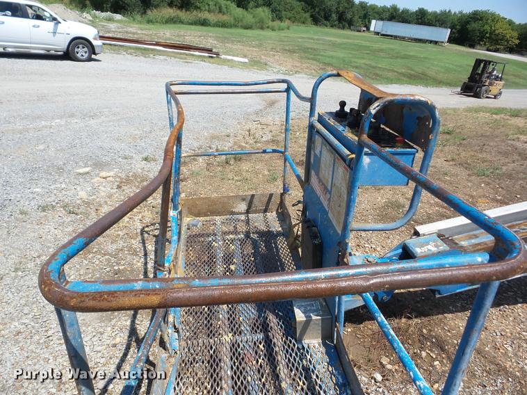 image for item DB0850 2004 Genie S60 boom lift