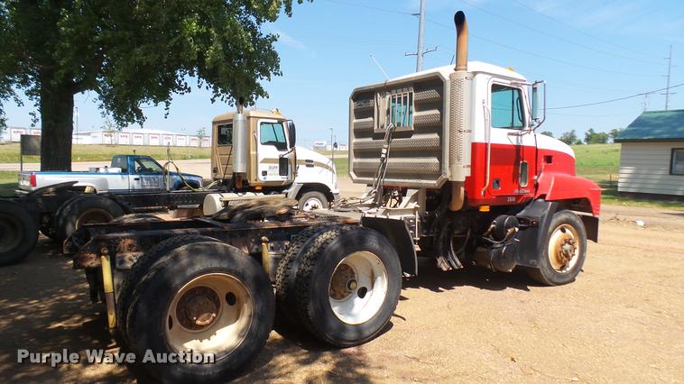 image for item DB3259 1999 Mack CH613 semi truck
