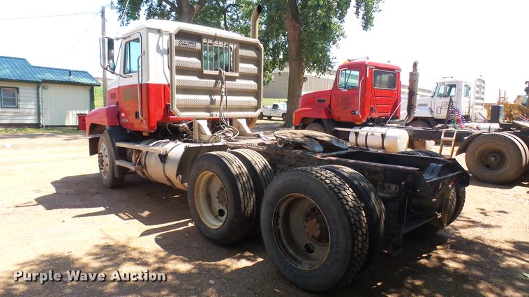 image for item DB3259 1999 Mack CH613 semi truck