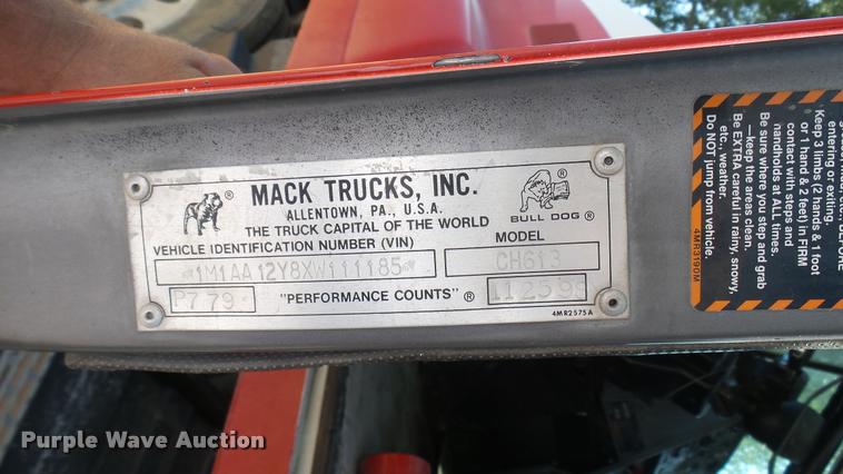 image for item DB3259 1999 Mack CH613 semi truck