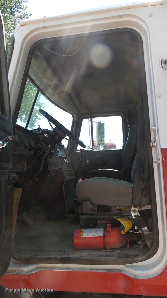 image for item DB3259 1999 Mack CH613 semi truck