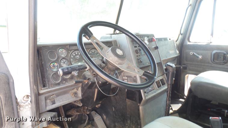 image for item DB3259 1999 Mack CH613 semi truck