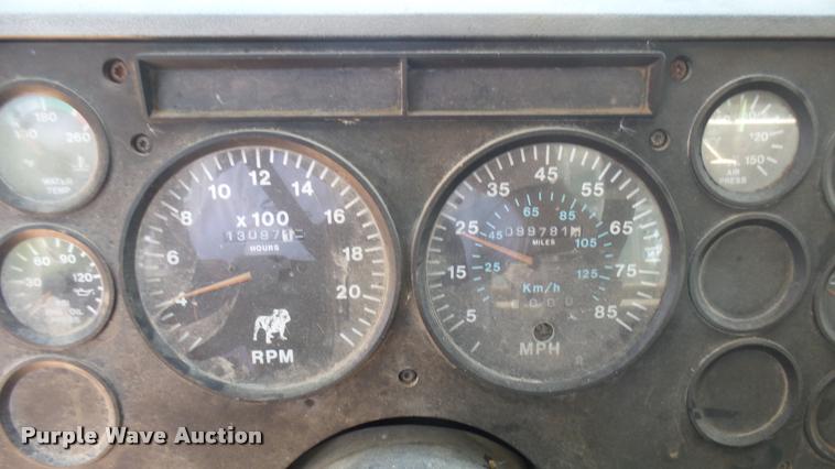 image for item DB3259 1999 Mack CH613 semi truck