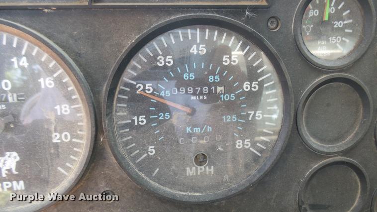 image for item DB3259 1999 Mack CH613 semi truck