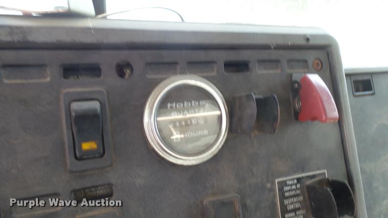 image for item DB3259 1999 Mack CH613 semi truck