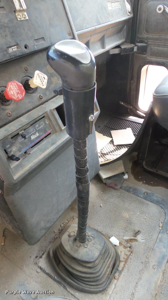 image for item DB3259 1999 Mack CH613 semi truck