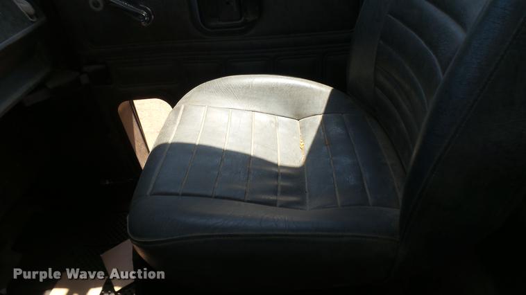 image for item DB3259 1999 Mack CH613 semi truck