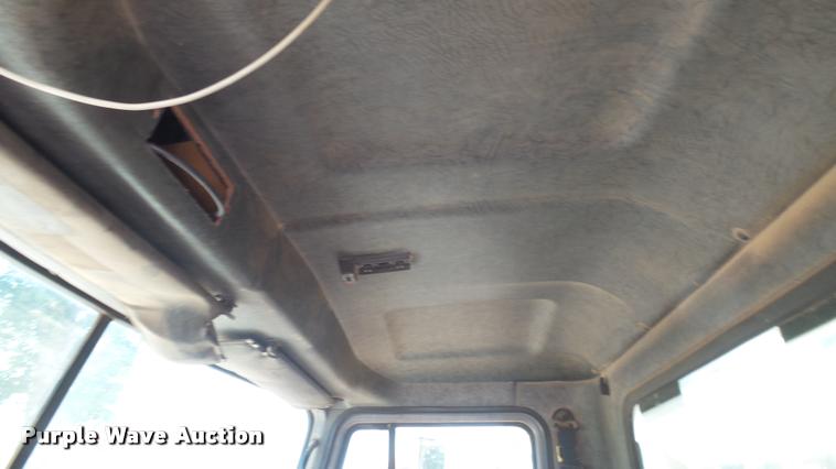 image for item DB3259 1999 Mack CH613 semi truck