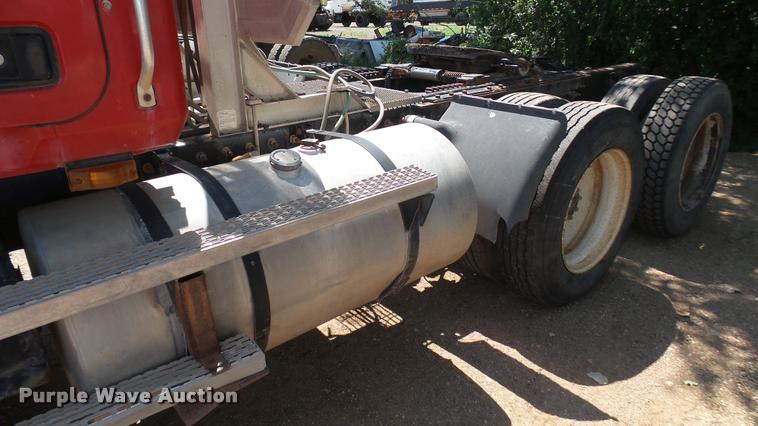 image for item DB3259 1999 Mack CH613 semi truck