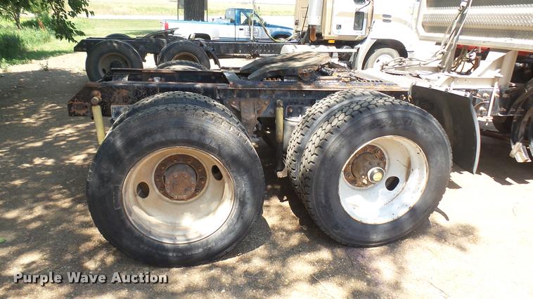 image for item DB3259 1999 Mack CH613 semi truck