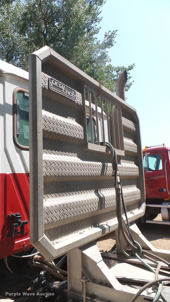 image for item DB3259 1999 Mack CH613 semi truck