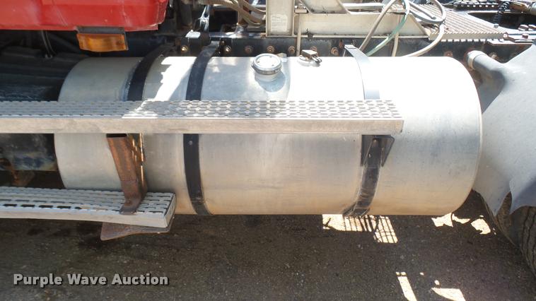 image for item DB3259 1999 Mack CH613 semi truck