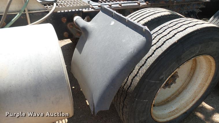 image for item DB3259 1999 Mack CH613 semi truck