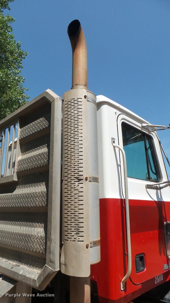 image for item DB3259 1999 Mack CH613 semi truck