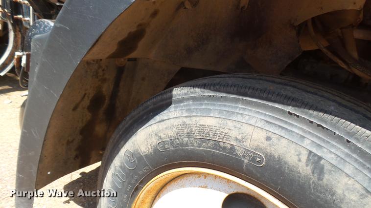 image for item DB3259 1999 Mack CH613 semi truck