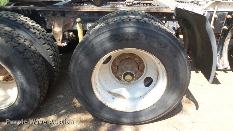 image for item DB3259 1999 Mack CH613 semi truck