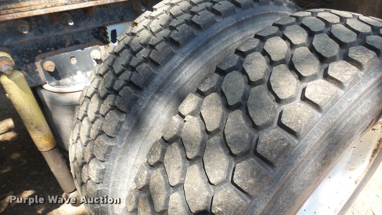 image for item DB3259 1999 Mack CH613 semi truck