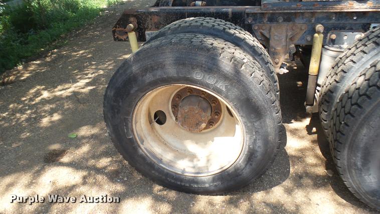 image for item DB3259 1999 Mack CH613 semi truck