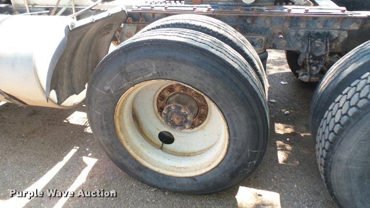 image for item DB3259 1999 Mack CH613 semi truck