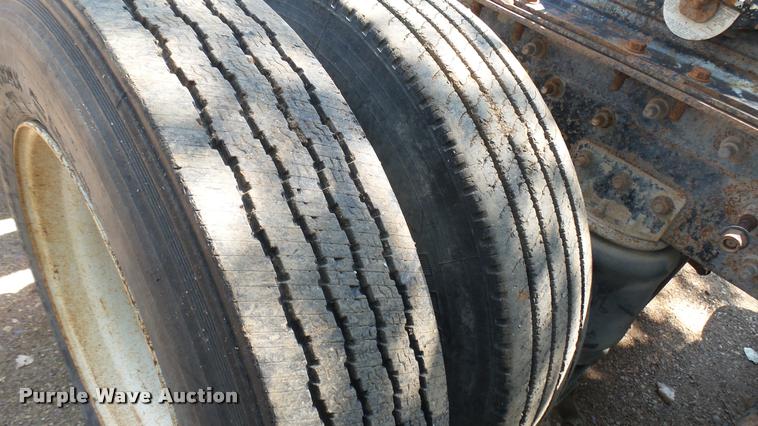 image for item DB3259 1999 Mack CH613 semi truck