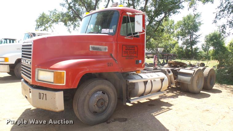 image for item DB3260 1995 Mack CH613 semi truck