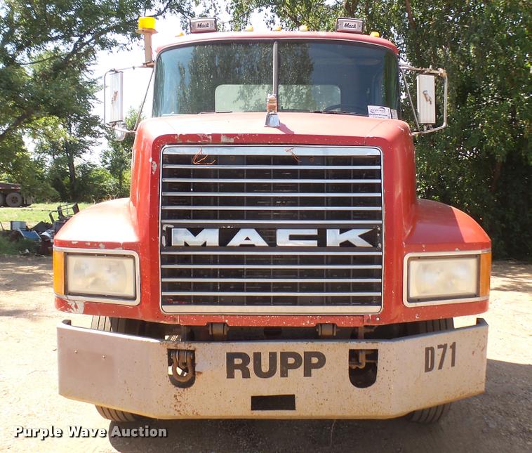 image for item DB3260 1995 Mack CH613 semi truck