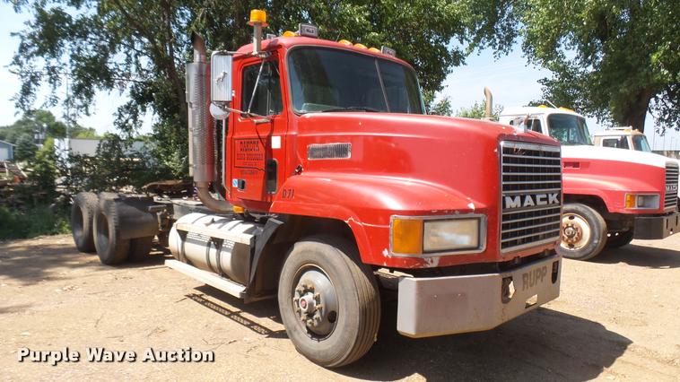 image for item DB3260 1995 Mack CH613 semi truck