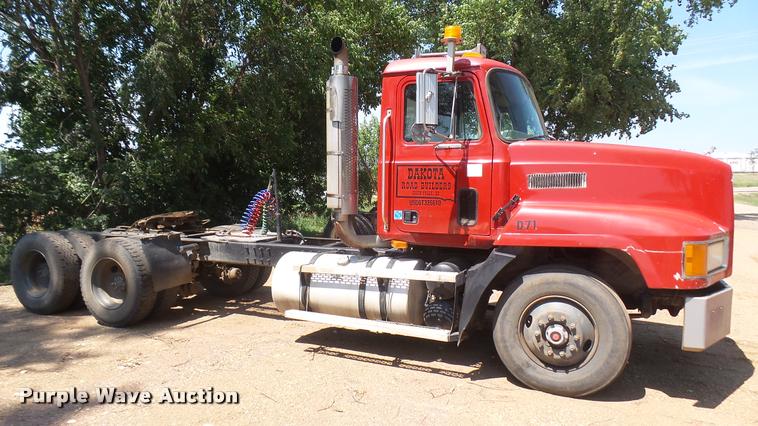 image for item DB3260 1995 Mack CH613 semi truck