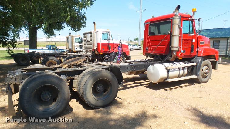 image for item DB3260 1995 Mack CH613 semi truck