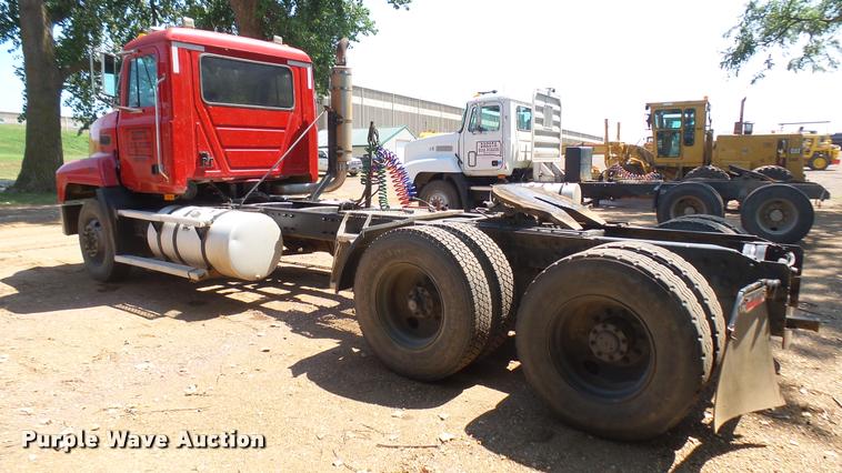 image for item DB3260 1995 Mack CH613 semi truck