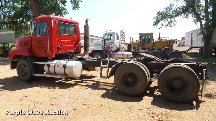 image for item DB3260 1995 Mack CH613 semi truck