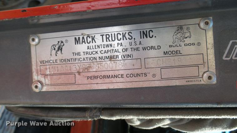 image for item DB3260 1995 Mack CH613 semi truck