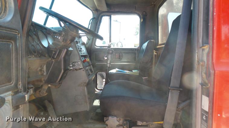 image for item DB3260 1995 Mack CH613 semi truck