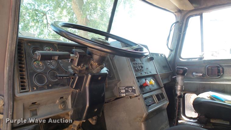 image for item DB3260 1995 Mack CH613 semi truck