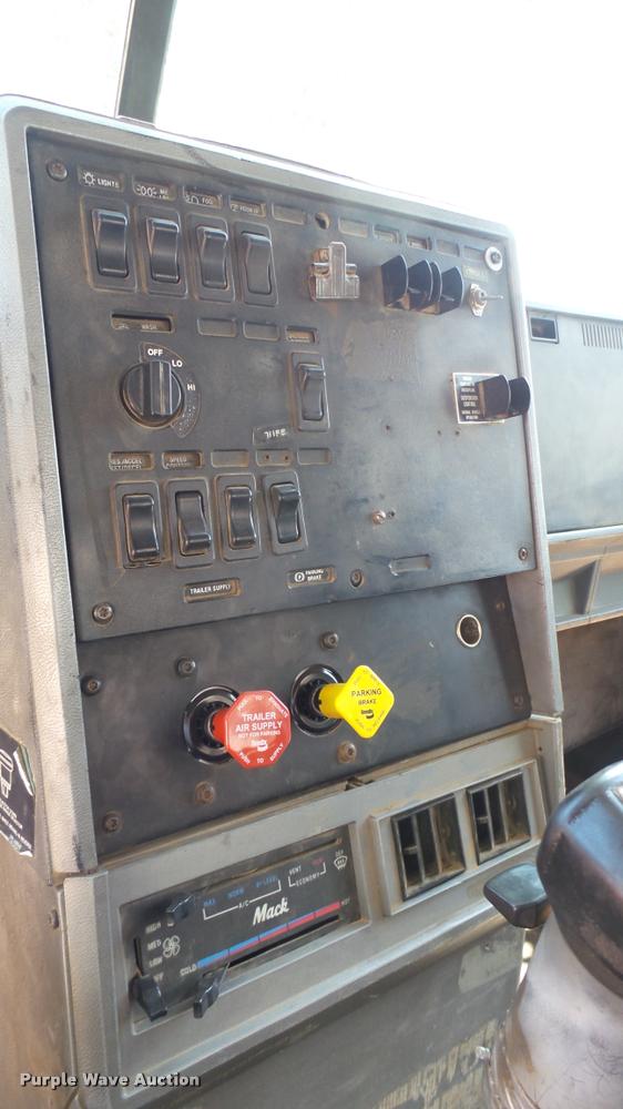 image for item DB3260 1995 Mack CH613 semi truck