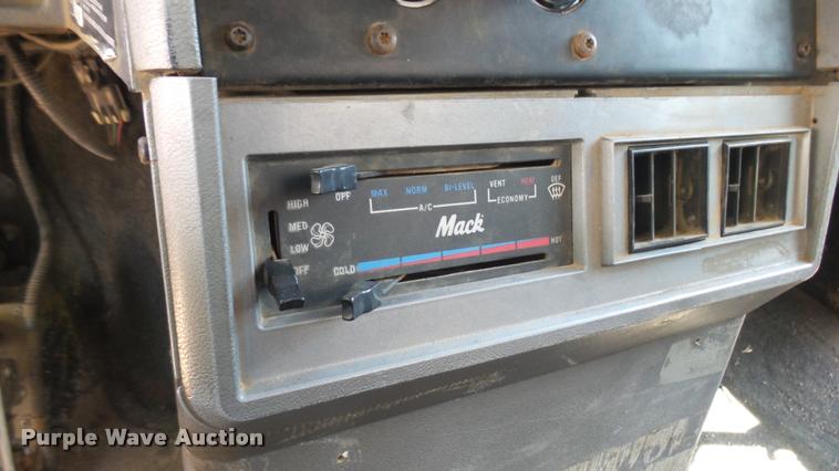 image for item DB3260 1995 Mack CH613 semi truck