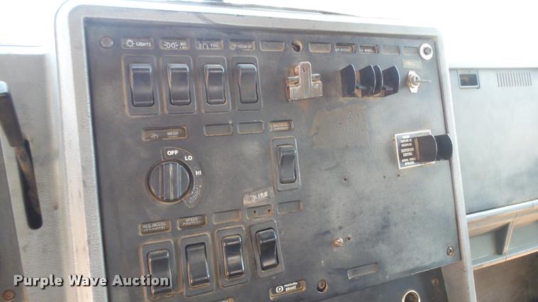 image for item DB3260 1995 Mack CH613 semi truck