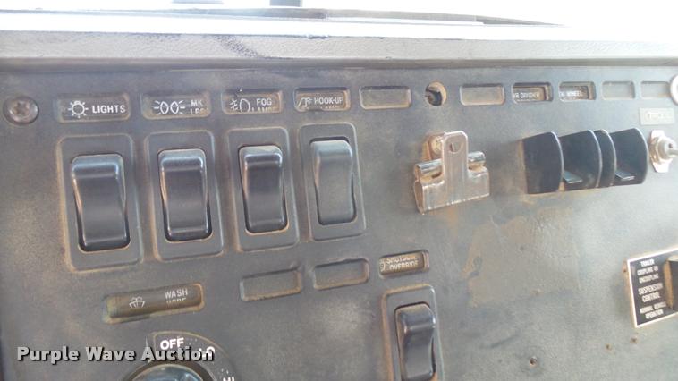 image for item DB3260 1995 Mack CH613 semi truck