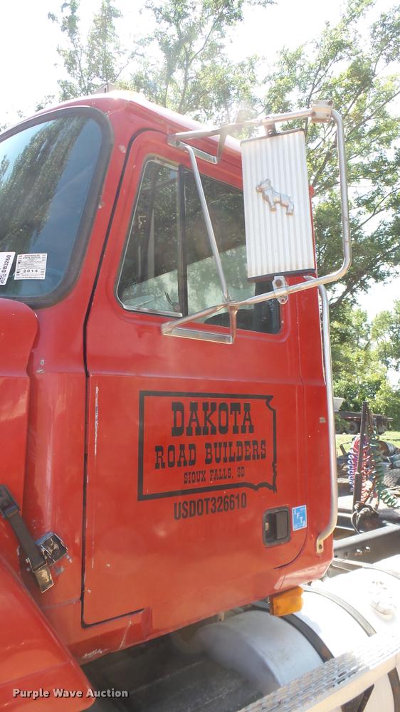 image for item DB3260 1995 Mack CH613 semi truck