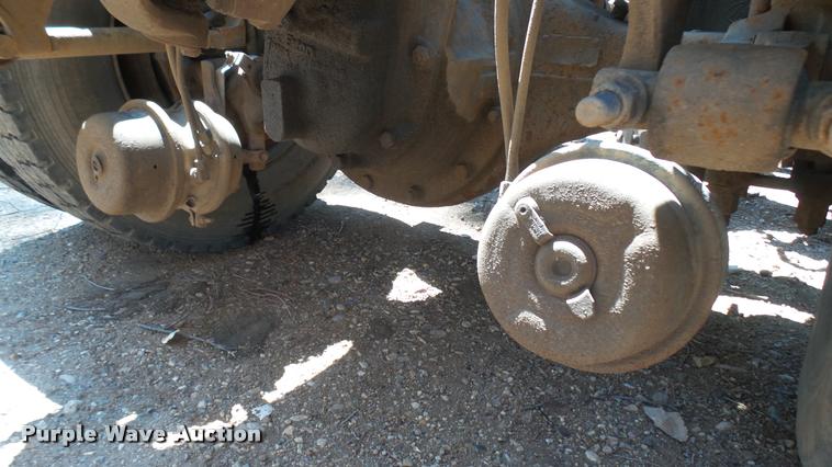 image for item DB3260 1995 Mack CH613 semi truck