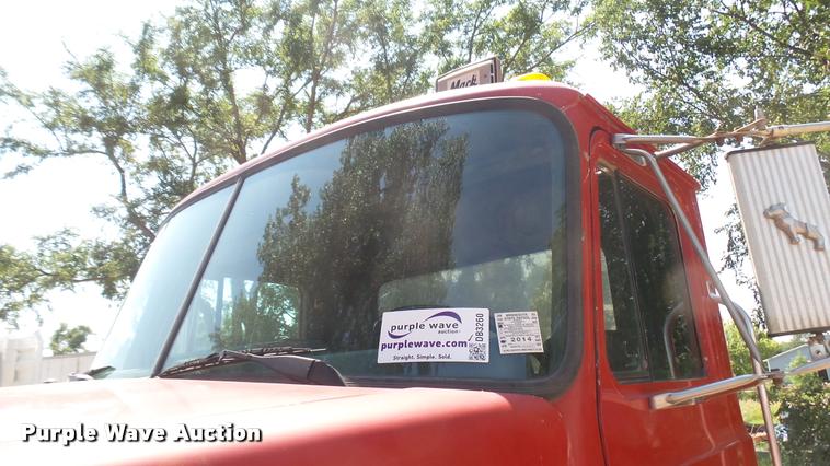 image for item DB3260 1995 Mack CH613 semi truck