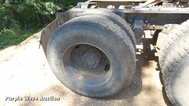 image for item DB3260 1995 Mack CH613 semi truck