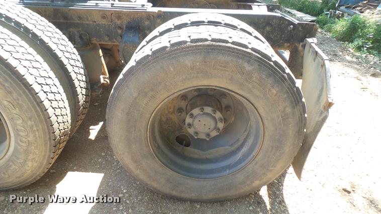 image for item DB3260 1995 Mack CH613 semi truck