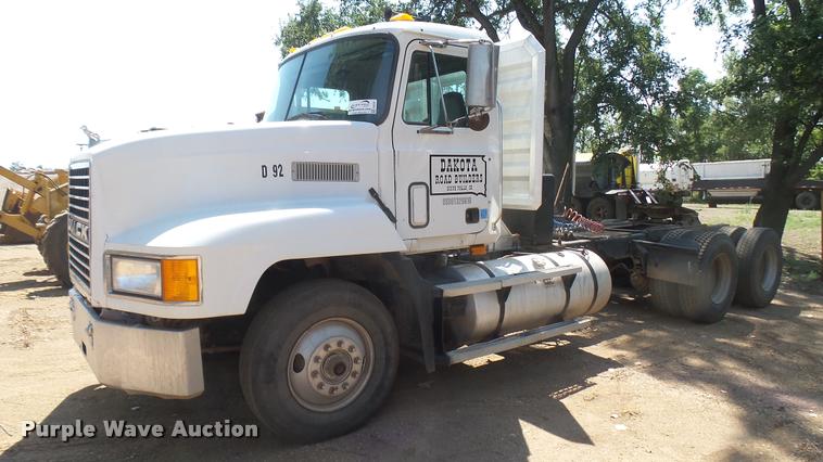 image for item DB3261 1995 Mack CH613 semi truck