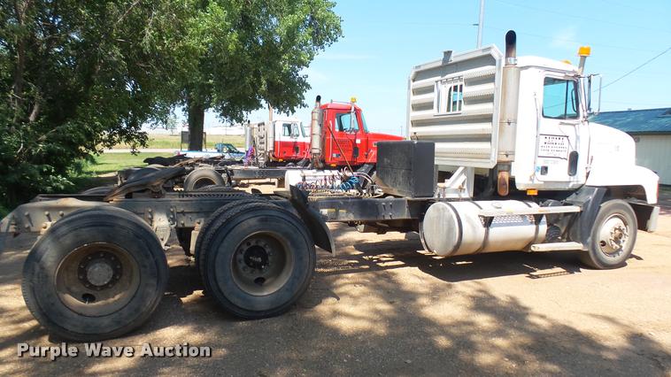 image for item DB3261 1995 Mack CH613 semi truck